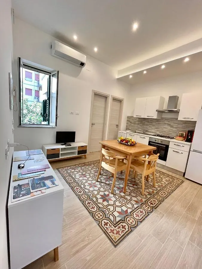 Luxury Vintage Flooring Home - Balcony 巴勒莫